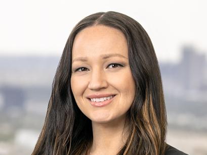 Lindsay Barstow LinkedIn Centered Headshot